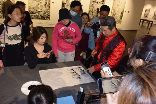 �F(xi��n)��(ch��ng)�^Ħ�R��ͯ������