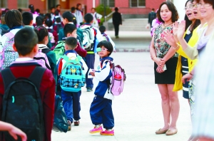 8��25�����m������С�W(xu��)�_(k��i)�W(xu��)������(b��o)ӛ�� �h�\(y��n) �z