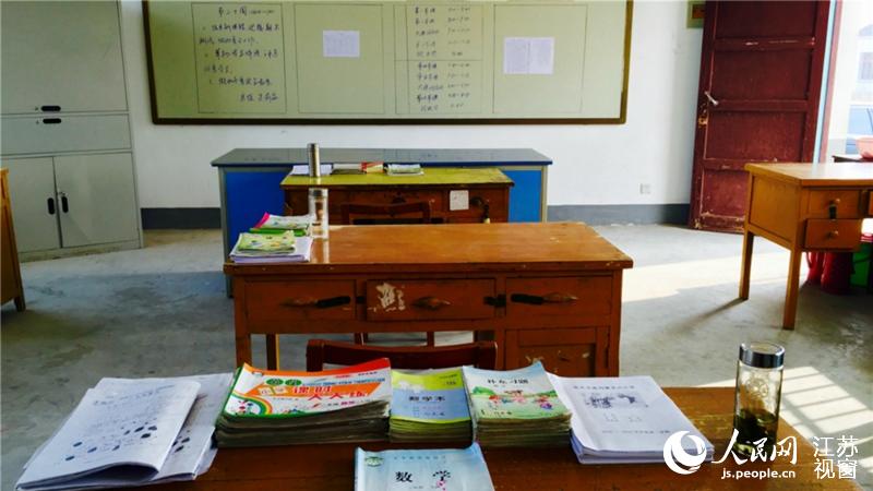 �ώ����k������[�����̰����n�������I(y��)��ǰ��İװ����N���n������(j��)��B�����еĽ̌W(xu��)�c(di��n)�n�����c�(zh��n)����С�W(xu��)ͬ�����ώ�֮�gҲ���ڽ�����