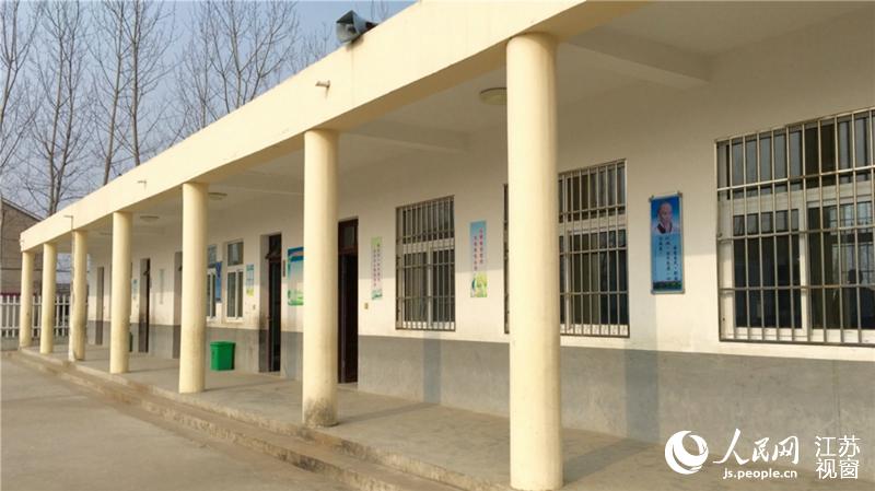 ���d�̌W(xu��)�c(di��n)�����dС�W(xu��)������������ڲ��ټ��L(zh��ng)����򹤕r(sh��)�����˺��ӣ����x���^�h(yu��n)�ČW(xu��)У���@��ČW(xu��)����(sh��)��Խ��(l��i)Խ�������M����꼉(j��)�W(xu��)��������W(xu��)�Ĉ�(ji��n)��һֱ�](m��i)׃��