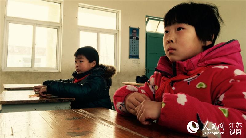 ���꼉(j��)����(g��)�W(xu��)���������и�һ۵�Ů���ǰ��L(zh��ng)���c�����w�i���������Լ���һ��Ů���M��һ��(g��)�꼉(j��)��