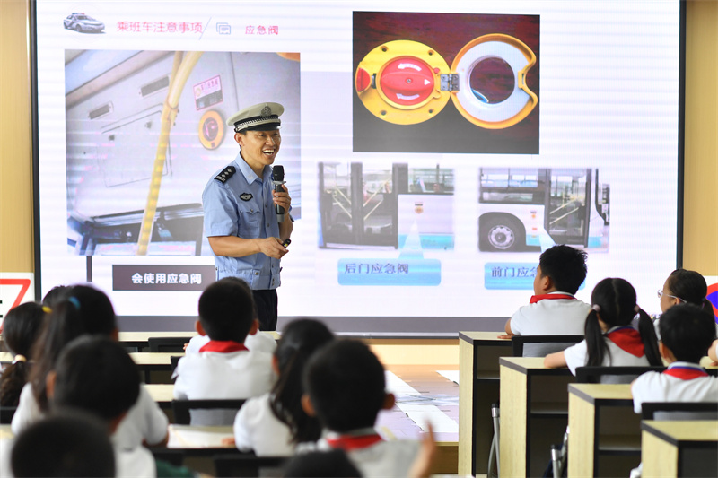 �������v�������܇ע������������I�z