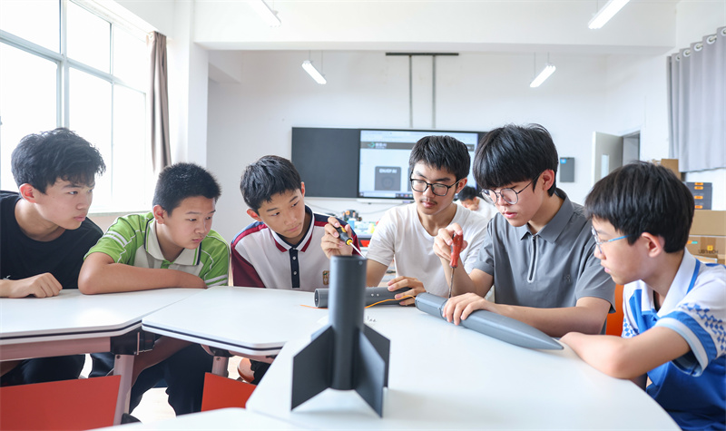 7��12�գ���ɽ�|ʡ�R�ʵ�ʮ�ЌW���W���������M�л���M�b��