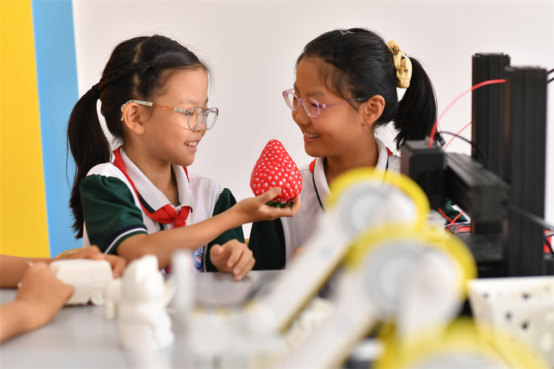 2025��9��25������ɽ�|ʡ���u���б��^(q��)ƽ��·�ڶ�С�W(xu��)�_(k��i)չ�ġ�У�@�Ƽ�֮�⡱���}ϵ�л��(d��ng)���������W(xu��)�����^��3D��ӡ�Ĳ�ݮ��