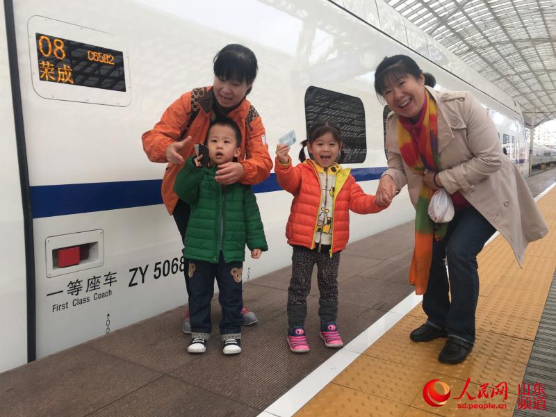 �����(l��i)�w�(y��n)���s���H��������ӛ��չʾ܇(ch��)Ʊ�����zӰ ���f漣�