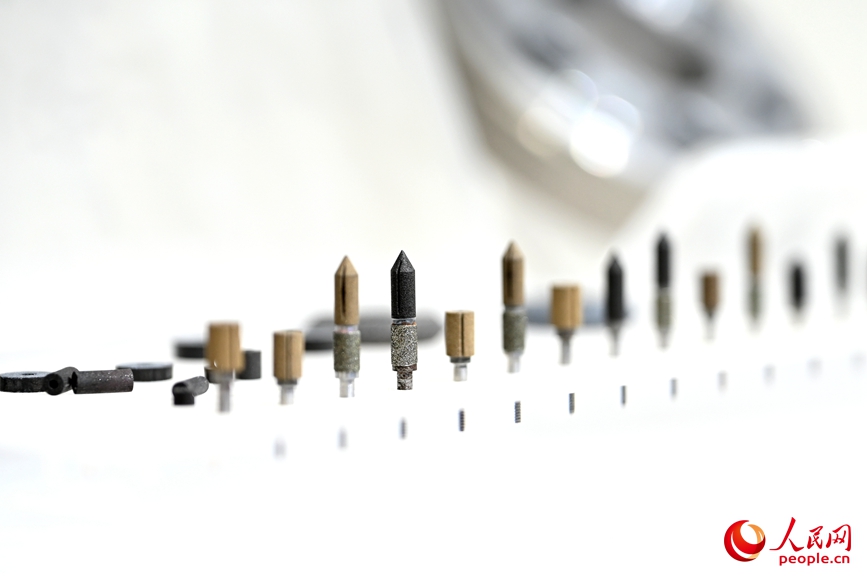 ���ý���ʯ΢�������ĳ�Ӳ����������W(w��ng)ӛ�� �����d�z