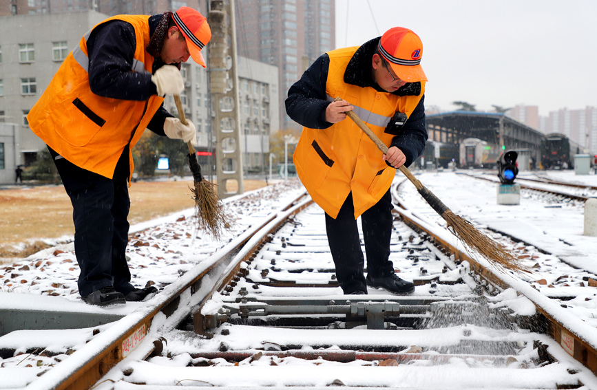 ��ѩ��(y��ng)���(du��)���ڌ�(du��)�����M(j��n)�г�ѩ������z