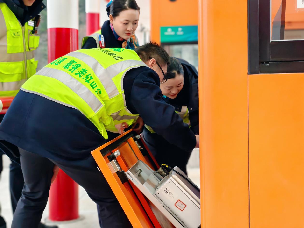 1��28�����Sɽ���İ�Ϫվ�z�����M�O(sh��)�䡣��ͨ��˾���D