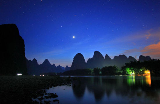 ����������D��ҹ���ǿ� �zӰ���o��ɽˮ