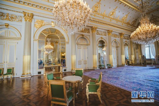 �����H����8�������r���mӭ�������_�ż�