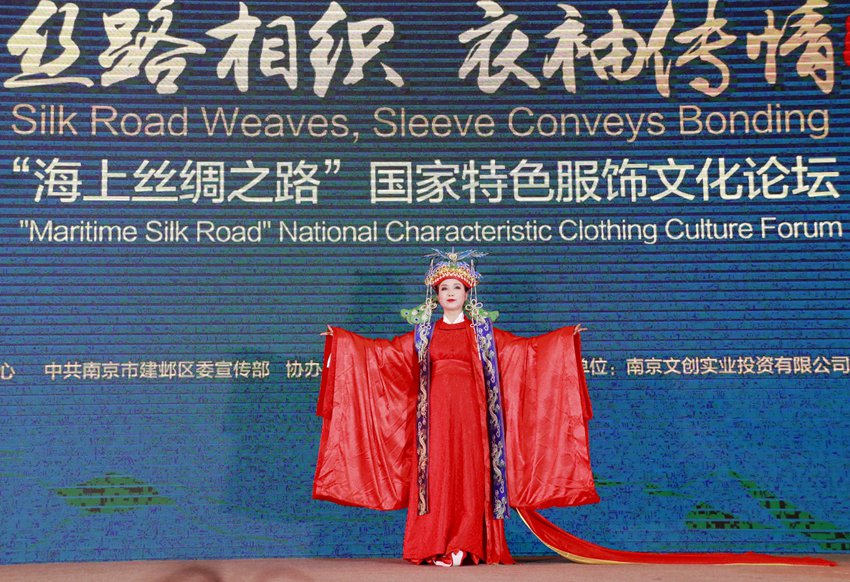 �����Ͻz�I֮·��������ɫ�����F(xi��n)��(ch��ng)