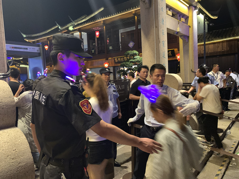 保安公司圓滿完成2019海峽兩岸(昆山)中秋燈會(huì)安保任務(wù) (2).jpg